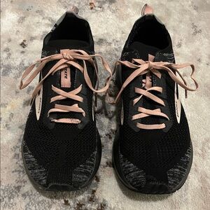 Brooks Women's Levitate Sneakers Size 9